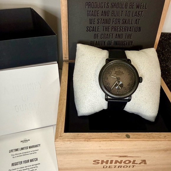 Shinola Runwell Argonite 1069 Blackout Classic Mens Watch - Picture 7 of 7